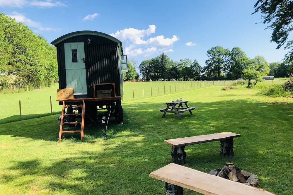 Glamping for 2 People in Charlwood, Surrey