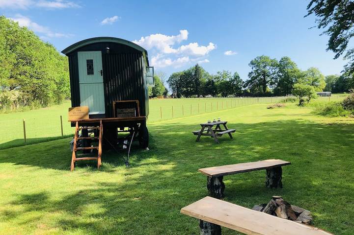 Glamping for 2 people in Surrey