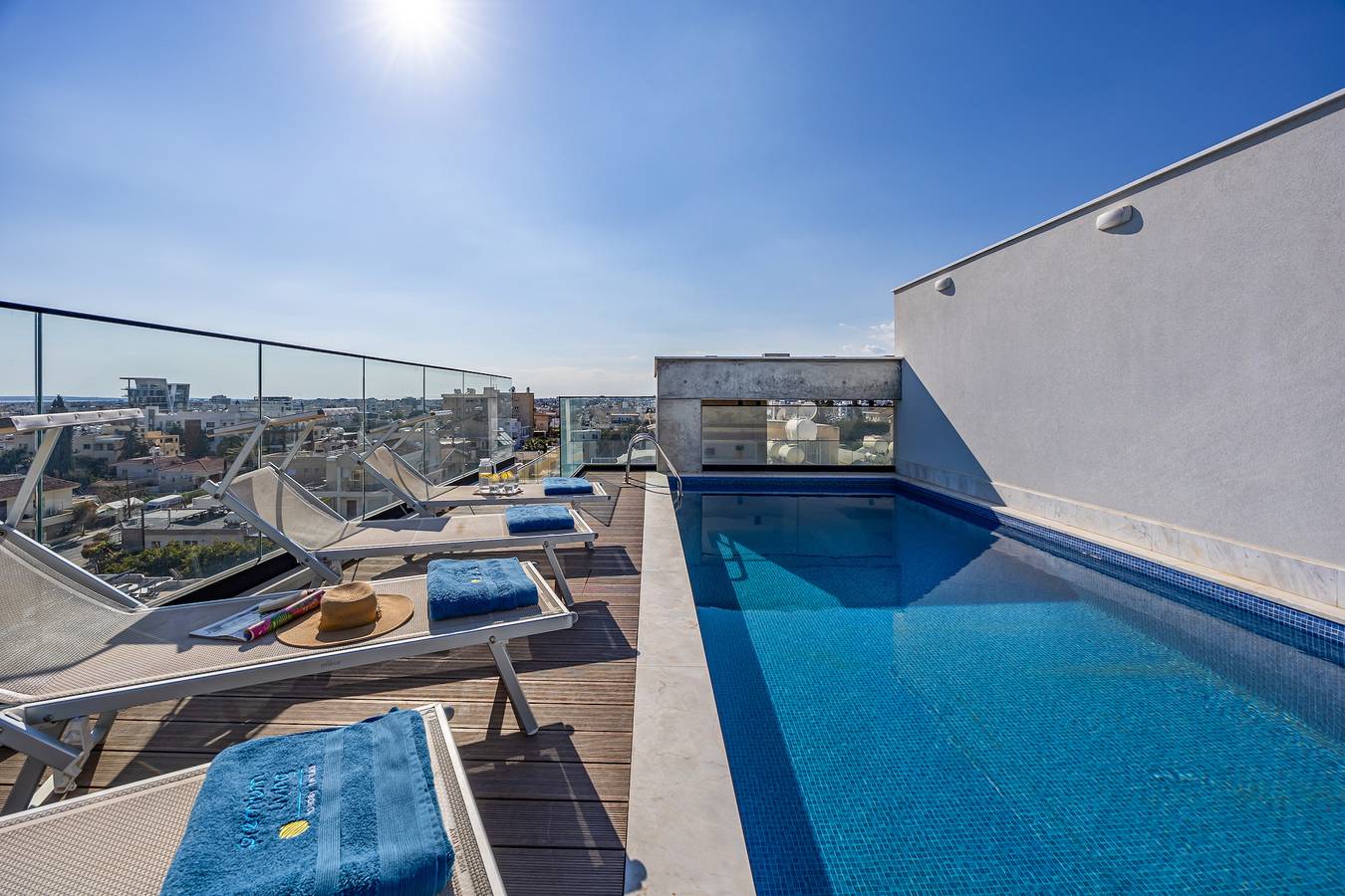 Apartamento entero, 201 Piliou Amplio balcón y piscina compartida en la azotea in Limasol, Chipre Sur