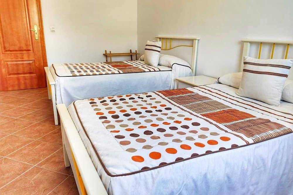Casa Amplia con Terraza en La Viñuela in Viñuela, Málaga Province