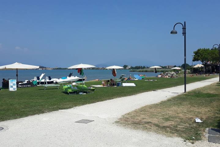 Gîte pour 2 personnes, avec jardin à Sirmione - 4