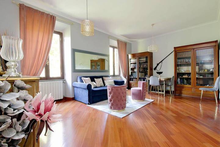 Ferienhaus für 4 Personen, mit Balkon und Whirlpool in Vatikan
