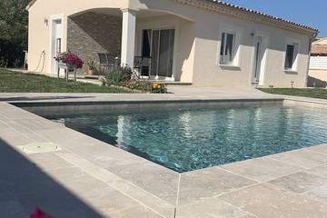 Villa pour 4 personnes, avec piscine à Vallon-Pont-d'Arc