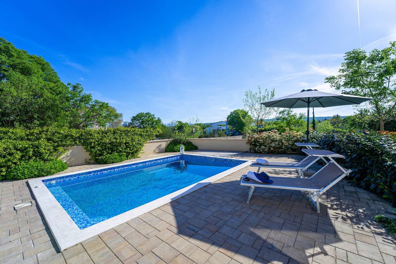 Villa Mare With Private Pool And Garden in Malinska-Dubašnica, Krk