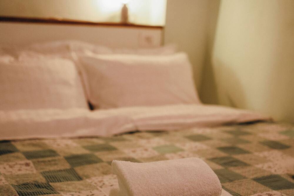 Apartamento entero, Elegant Apartment in Paciano's Historic Center with 2 En-suite Bedrooms in Paciano, Provincia de Perugia