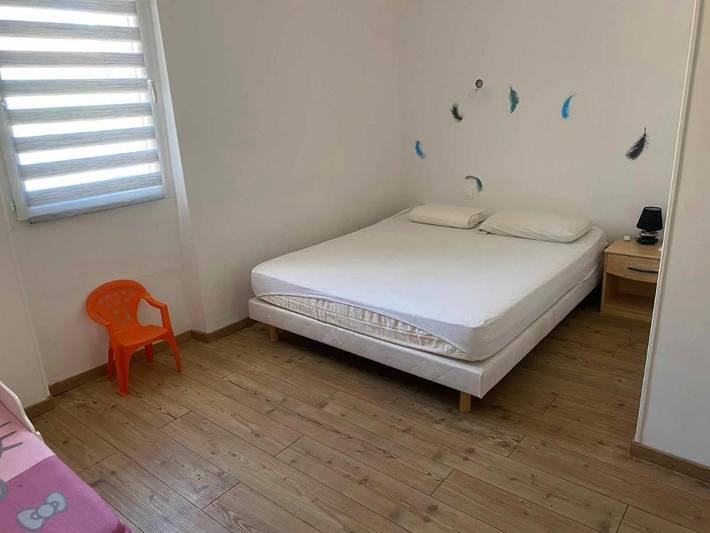 Gîte pour 7 personnes, avec terrasse et vue, animaux acceptés à Uzer - 2