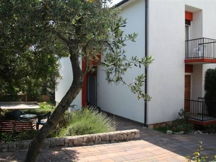 Ganze Wohnung, Tihana mit mediterranem Garten in Stari Grad, Hvar