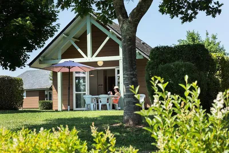 Chalet Bord du Lac 3 estancias 6 personas in Objat, Brive-la-Gaillarde region