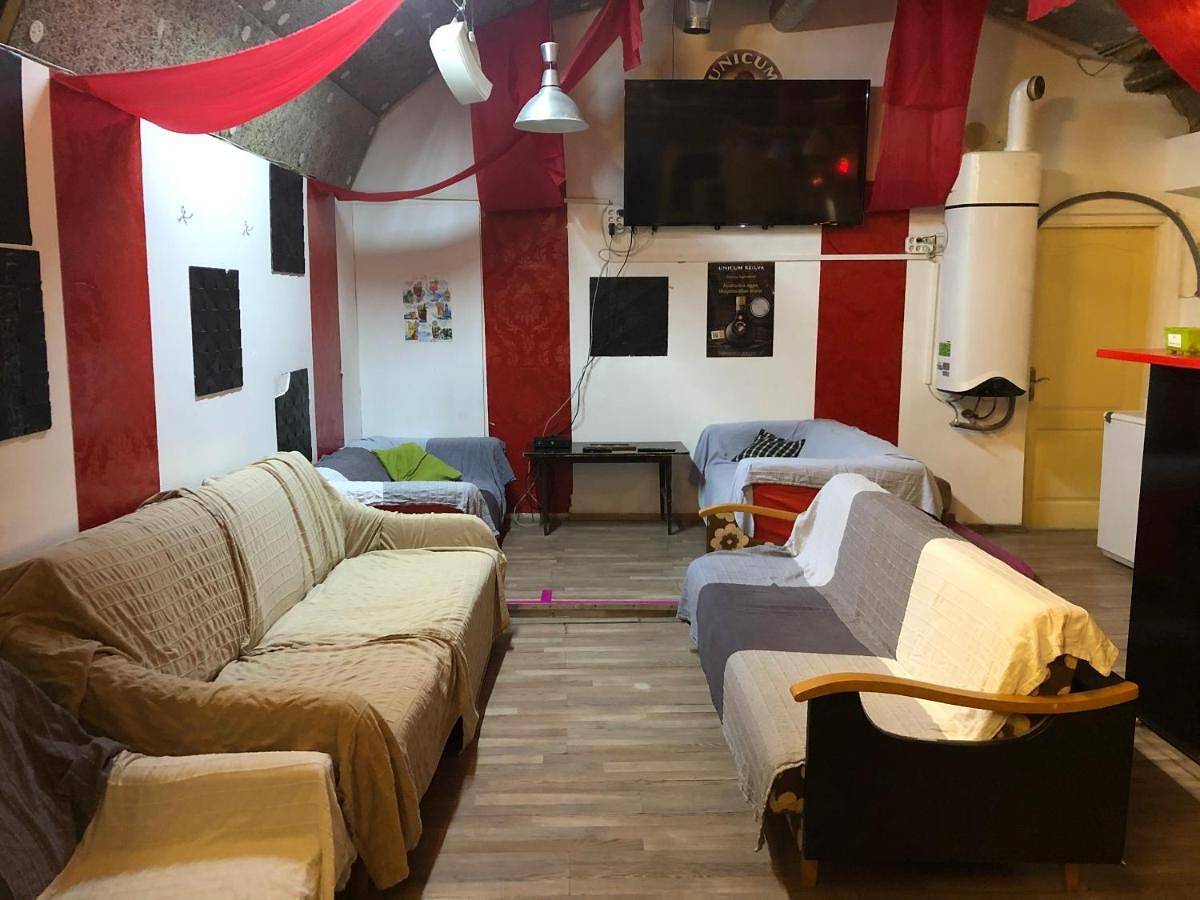Geheel appartement, Whole basement former pub for stag do, bachelor House party flat in Boedapest, Danube-Ipoly National Park