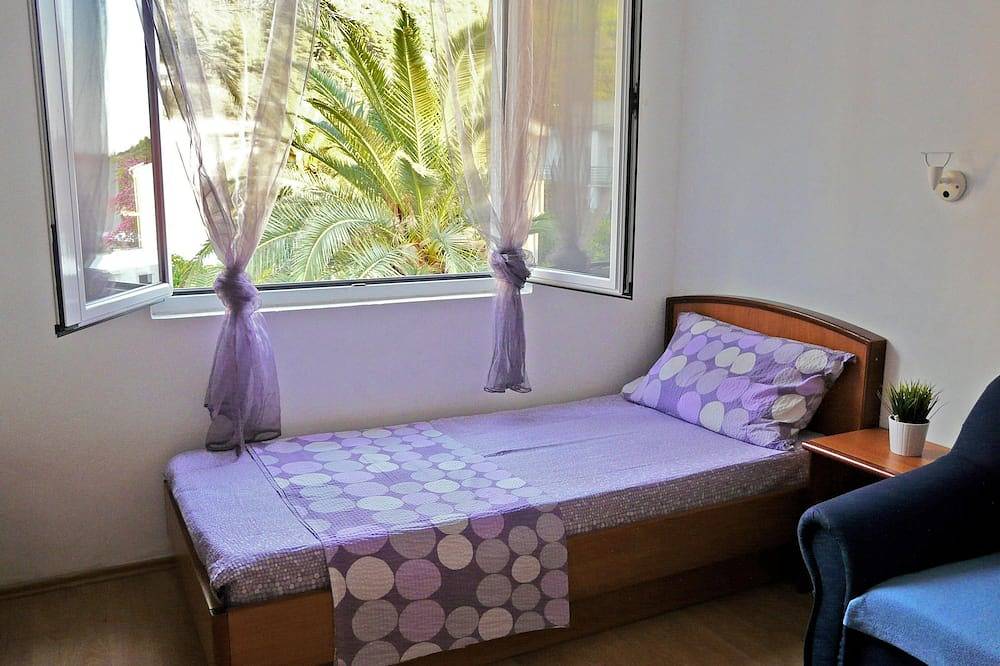 Ganze Wohnung, 1-Zimmer-Ferienwohnung mit Balkon und Meerblick Drvenik Donja vala, Makarska (A-6756-a) in Drvenik, Makarska Riviera