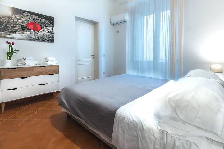 Appartamento intero, Sorrento historic city center 6 guest apartment, AC, Wi-Fi, in Spiaggia pubblica di Sorrento, Sorrento