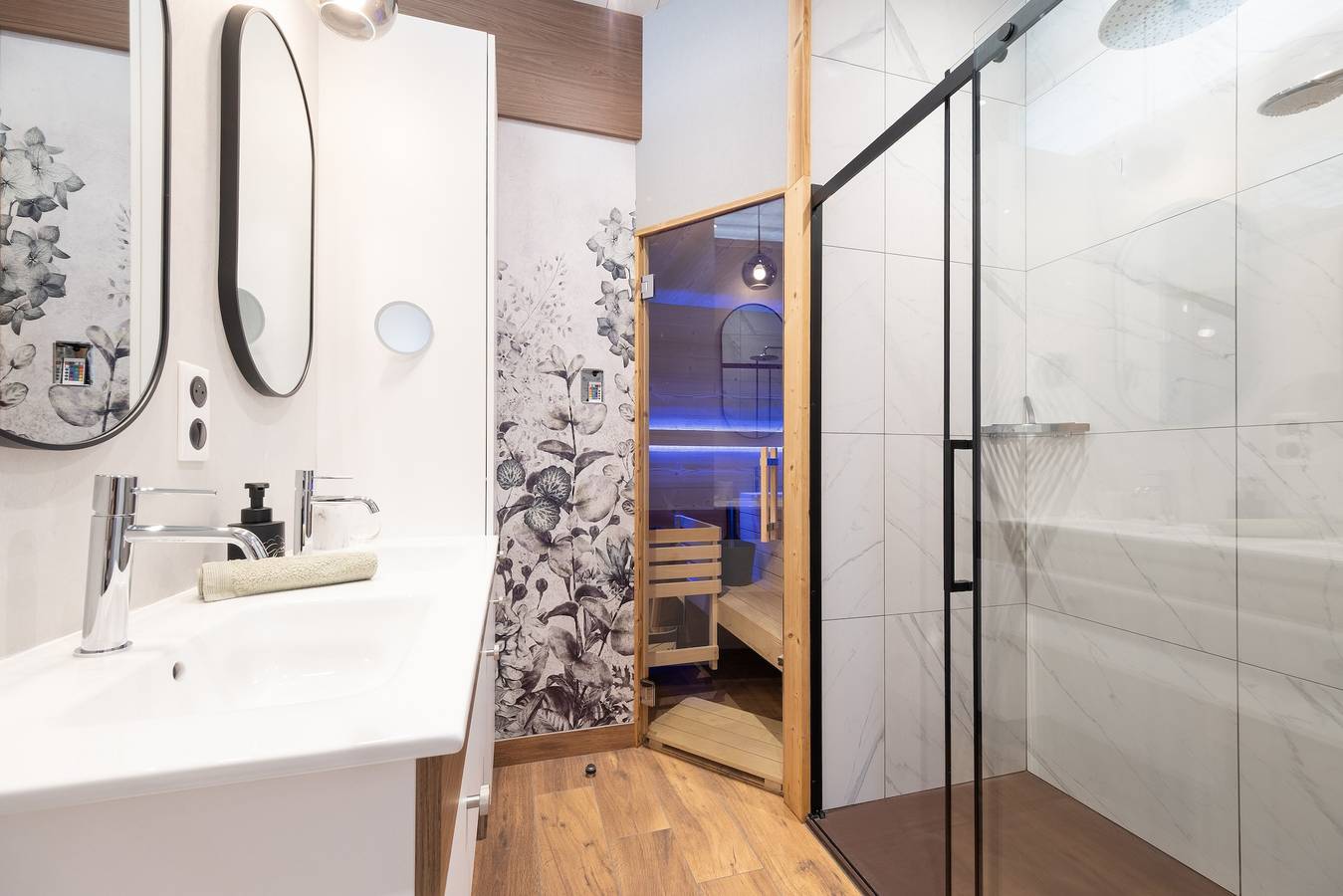 Appartement entier, Loft atypique, avec terrasse vue montagnes, 2 chambres, sauna, garage - Lits faits et ménage inclus in Cornimont, Parc naturel régional des Ballons des Vosges