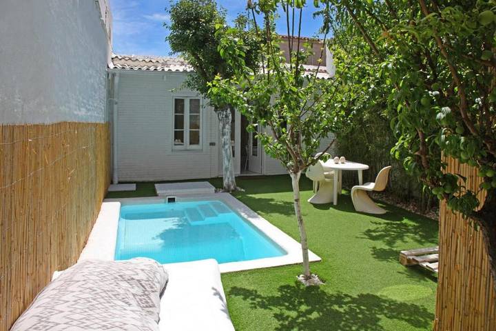 Chalet para 3 personas, con Balcón además de Terraza y Piscina en Barcelona