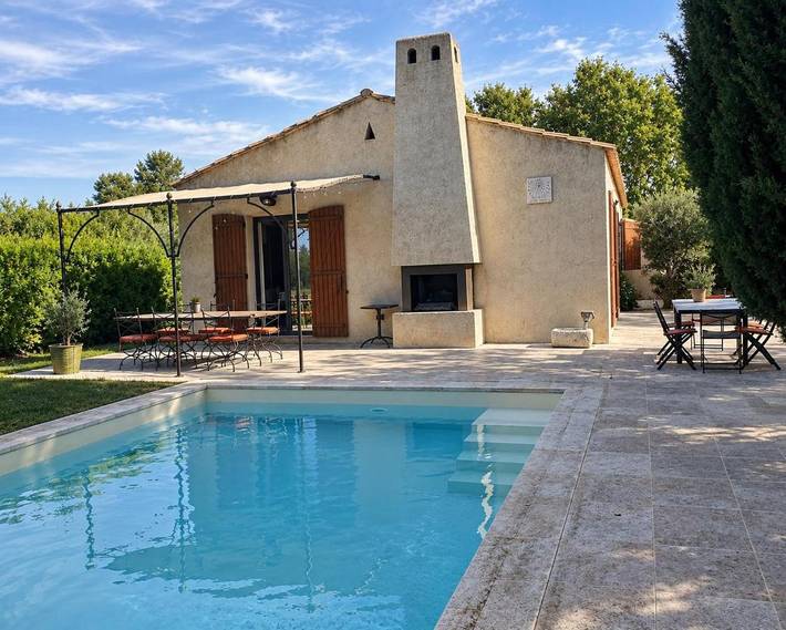 Location de vacances pour 12 personnes, avec Terrasse ainsi que Jardin et Piscine à Saint-Étienne-du-Grès