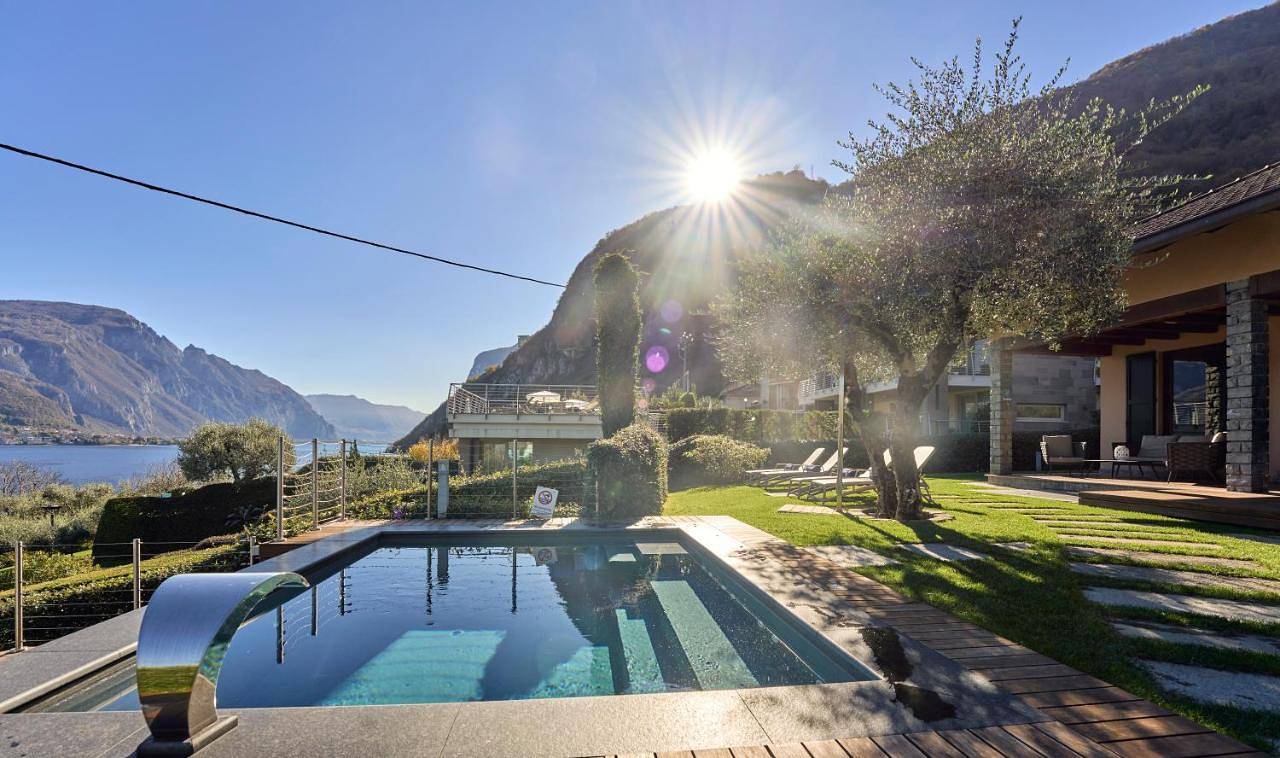 Villa Vittoria with private heated pool & shared sauna - Bellagio Village Residence in Onno (Oliveto Lario), Oliveto Lario