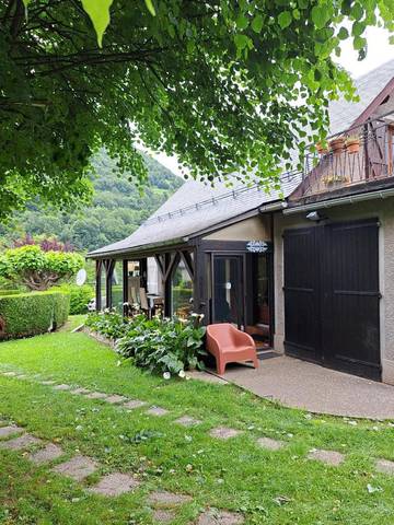 Gîte pour 8 personnes, avec jardin et vue, adapté aux familles à Sarrancolin