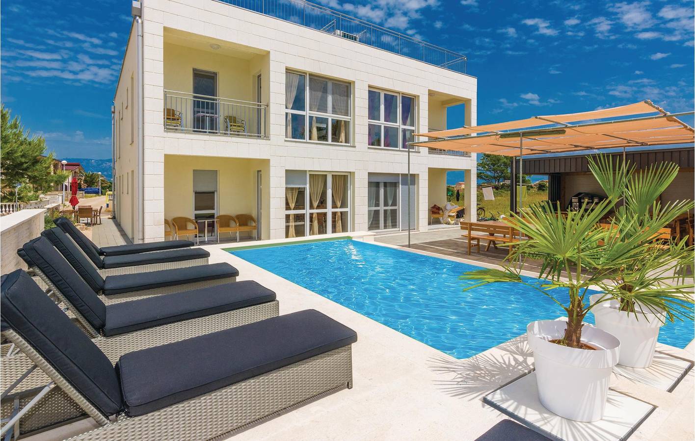 Ganze Ferienwohnung, Gemütliche Ferienwohnung mit Pool, Terrasse und WLAN, 1,5 km von der Küste entfernt in Vir