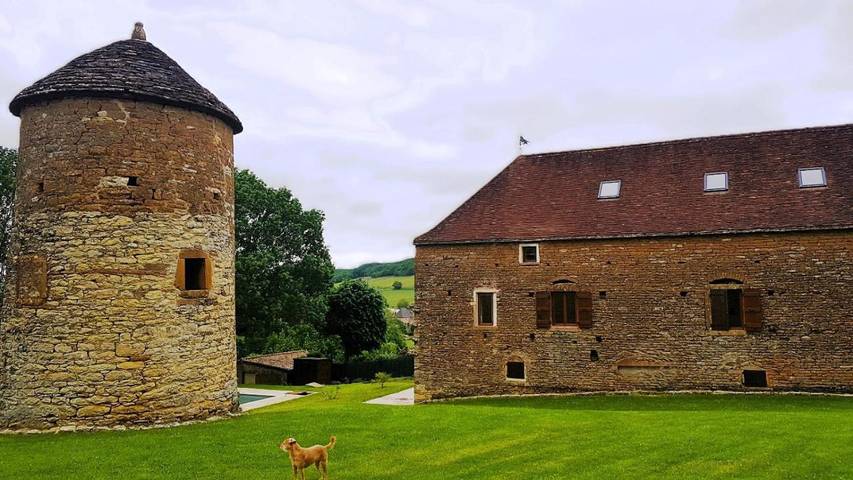 Location de vacances pour 2 personnes, avec piscine ainsi que jardin et terrasse à Azé (Saône-et-Loir) - 2