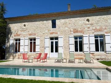 Gîte pour 12 personnes, avec jardin ainsi que vue et piscine, adapté aux familles à Castelculier