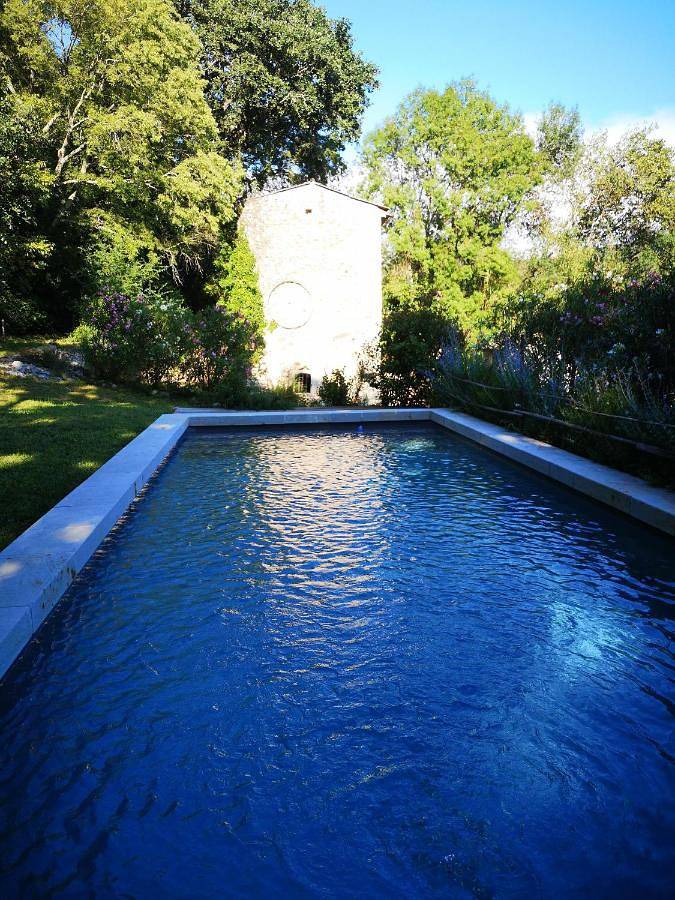 Gîte pour 5 personnes, avec piscine ainsi que jardin et vue à Tharaux