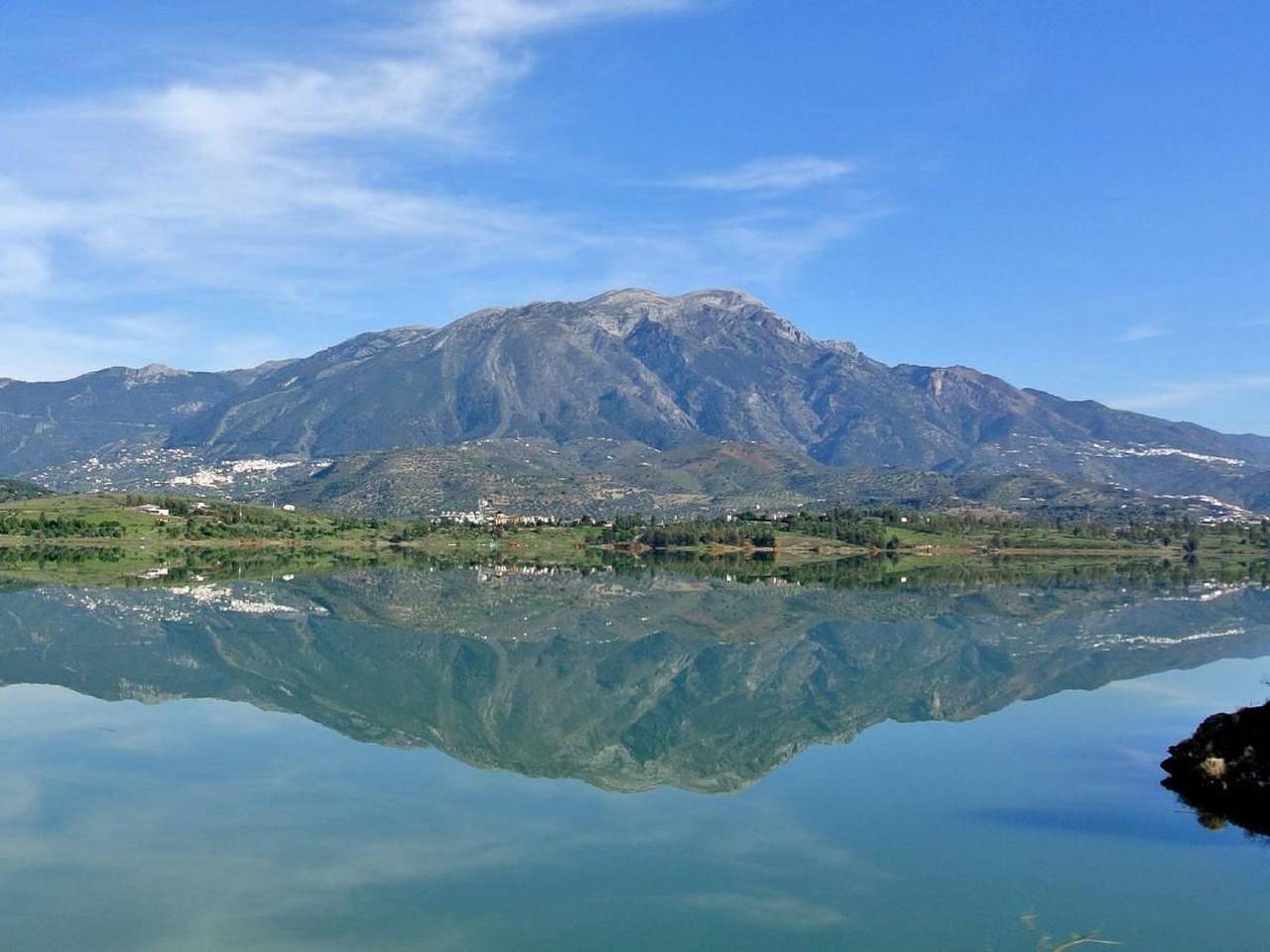 Acogedor apartamento de 2 dormitorios con terraza en Los Románes, cerca del río y de restaurantes in Los Romanes, Viñuela