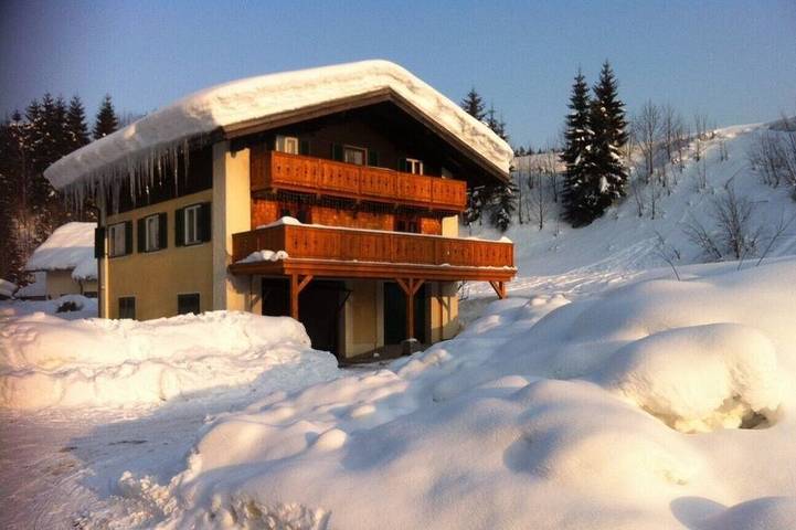 Ferienhaus für 14 Personen, mit Balkon und Garten in Rußbach am Paß Gschütt