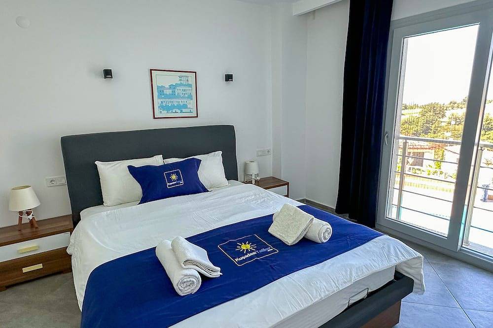 Ganze Wohnung, Lavender Poolside D3 – Stunning Seaview Apt with Private Pool & Terrace in Kusadasi, Provinz Aydın
