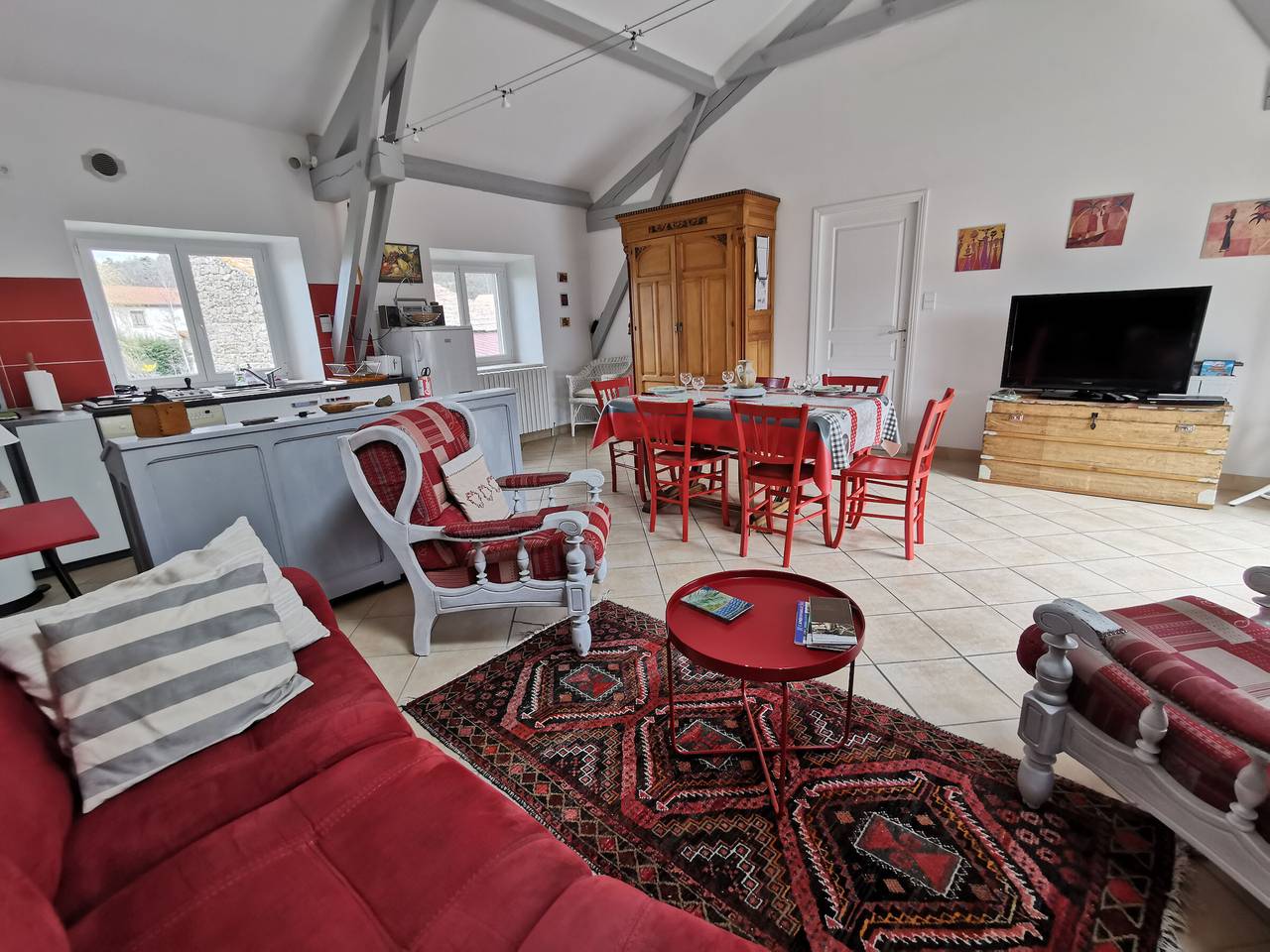 Gîte familial au cœur des gorges de la Loire avec équipements bébé et loisirs extérieurs in Lavoûte-sur-Loire, Haute-Loire