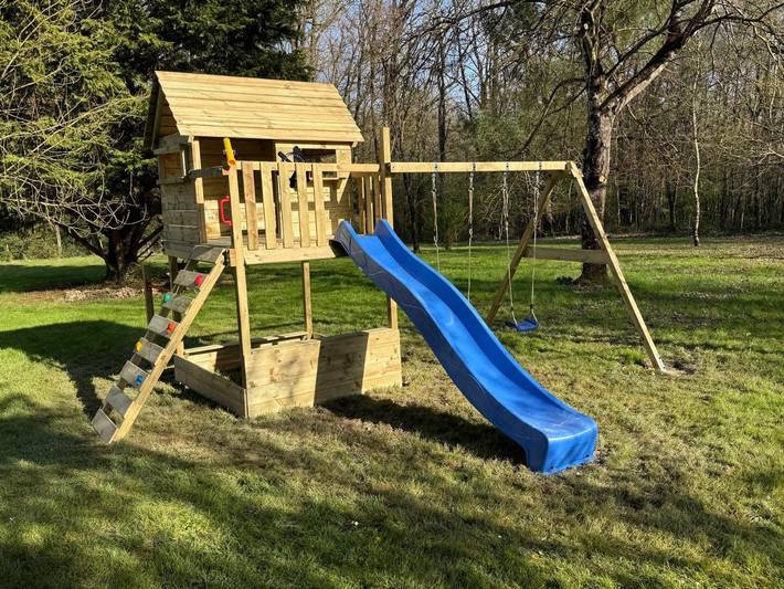 Location de vacances pour 4 personnes, avec jardin ainsi que piscine et jacuzzi, adapté aux familles à Saint-Branchs - 2