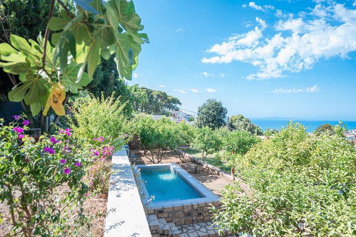 Villa para 8 pessoas, com varanda e jardim e ainda vista em Capri