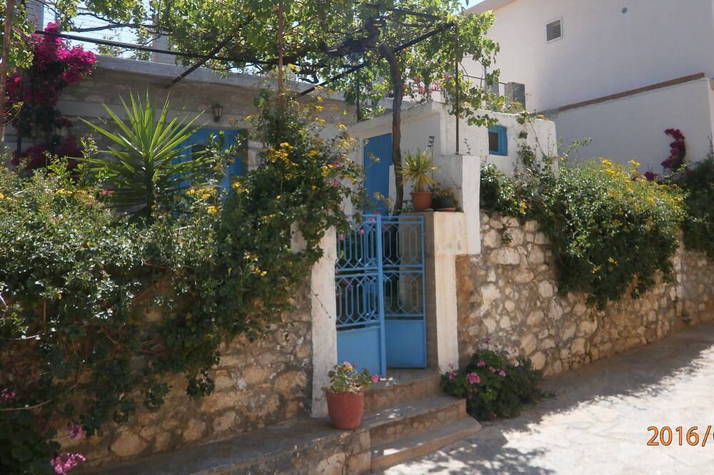 Ein schönes Steinhaus mit Garten in Milatos, Lasithi
