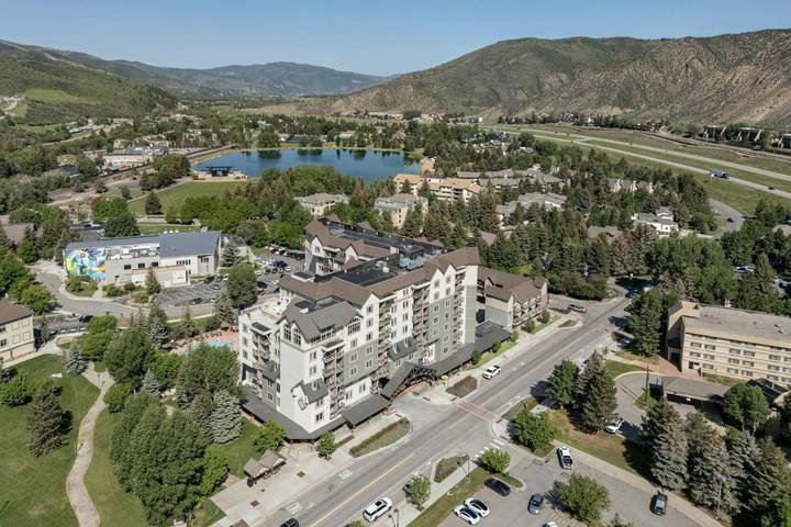 Appart’hôtel pour 4 personnes, avec sauna et piscine ainsi que balcon et jacuzzi