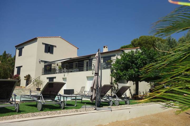 Location de vacances pour 8 personnes, avec terrasse et jardin, animaux acceptés dans Plage de la Gaillarde