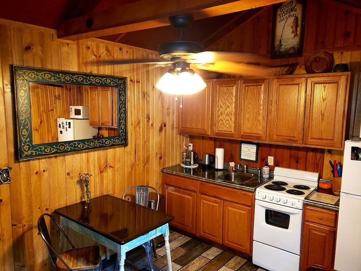 Vacation rental for 2 people, with terrace and yard in Pikes Peak