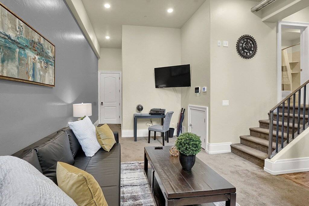 Ganze Wohnung, Innenstadt von Provo | Kingsize-Bett | 300 Mbit / s Wifi | 50 \"4Ktv | Walk Score 90 in Provo, Utah Lake