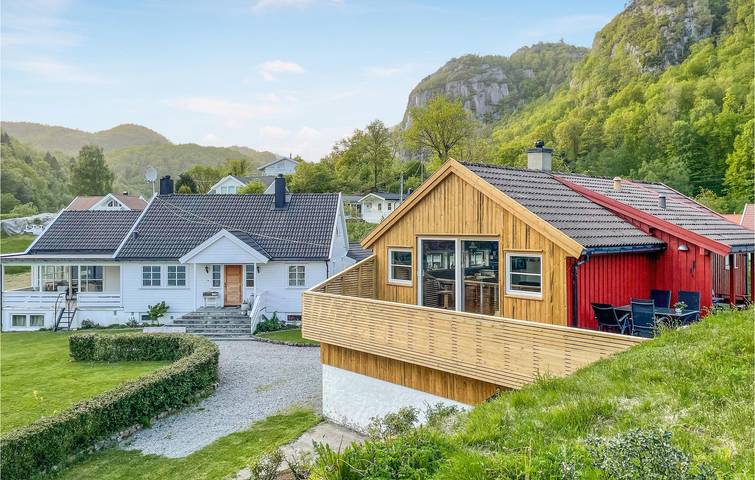 Feriehus for 7 personer, med terrasse og hage - 1