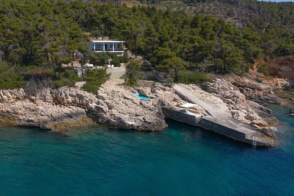 Alonissos Villa (Mare Nostrum), Sea Front, Private Pool, Family Friendly in Alonissos