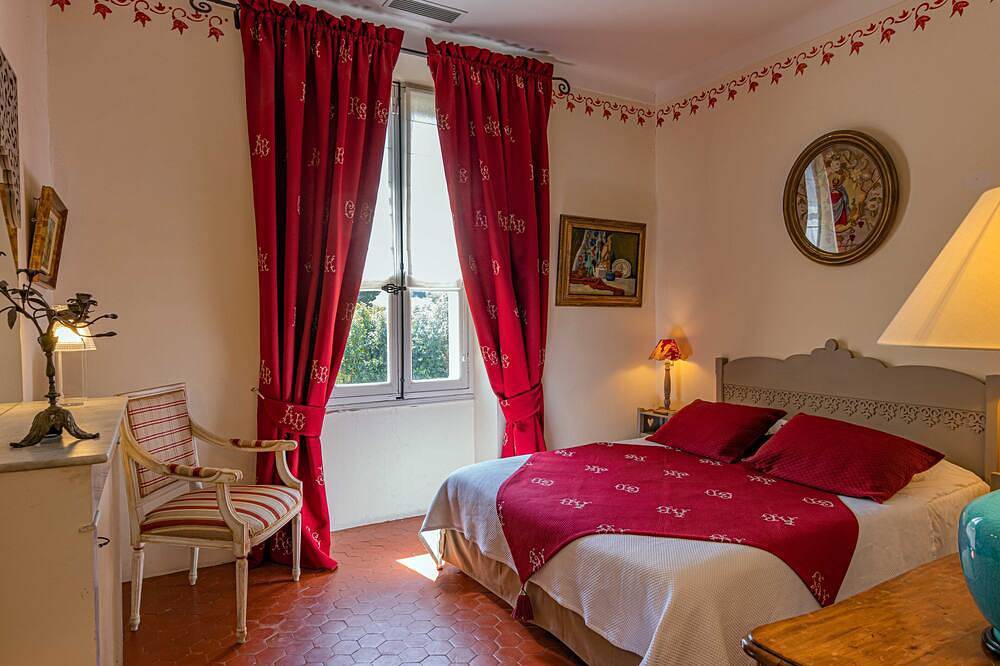 Villa aus dem 19. Jahrhundert, 2 Gehminuten von der Place des Lices - Saint-Tropez entfernt in Saint-Tropez, Mittelmeerküste (Frankreich)