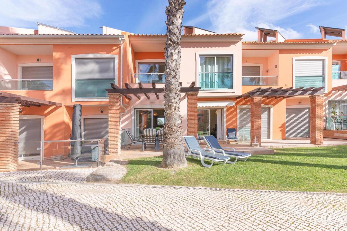 Appartamento intero, Appartamento 'Vale De Santa Maria' con piscina condivisa, Wi-Fi e aria condizionata in Vale de Santa Maria, Albufeira