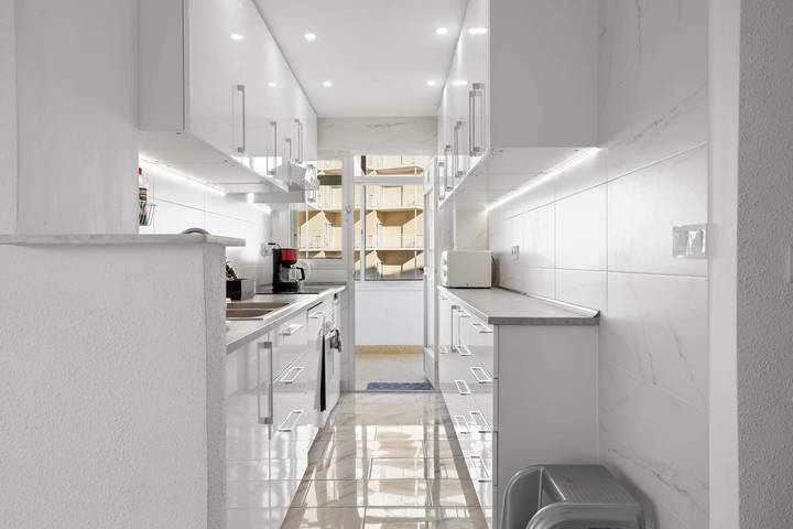 Ganze Wohnung, Stunning View Apartment in Torreblanca – Steps from the Beach & Train in Torreblanca (Fuengirola), Fuengirola