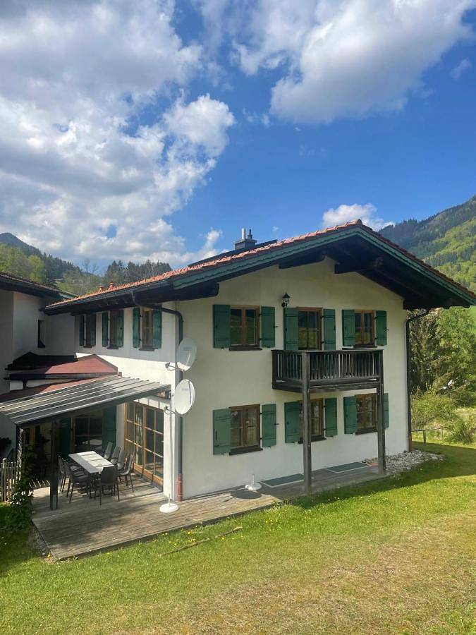 Ferienhaus für 12 Personen, mit Ausblick und Terrasse sowie Sauna und Garten, mit Haustier in Ruhpolding