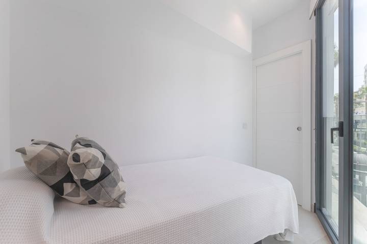 Ganze Wohnung, Ferienwohnung 'Zimmer 3' mit Wi-Fi und Klimaanlage in Torremolinos Zentrum, Torremolinos