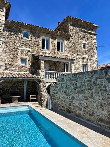 Location de vacances pour 10 personnes, adapté aux familles dans Éclassan