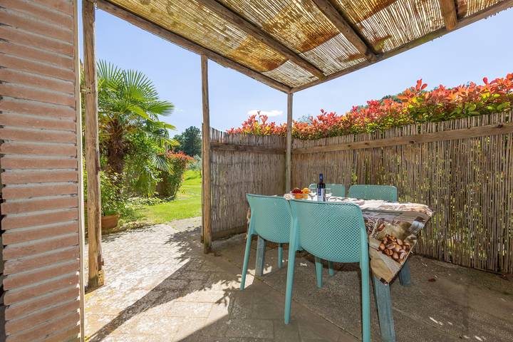 Casa de férias para 4 pessoas, com Jardim e Piscina infantil na Toscana