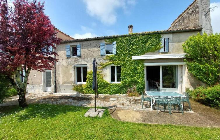 Location de vacances pour 14 personnes à Semussac