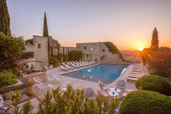 Hôtel pour 2 personnes, avec jacuzzi ainsi que piscine et jardin à Castillon-du-Gard