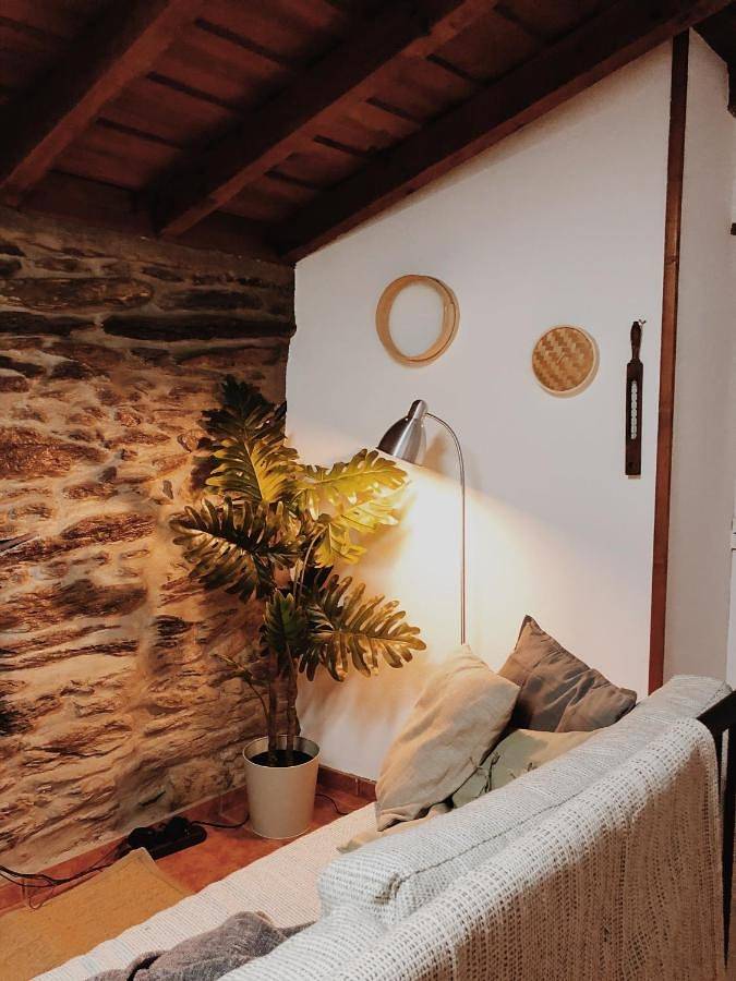 Two-Bedroom House in Vale de Mendiz, Casal de Loivos e Vilarinho de Cotas, Vale do Douro