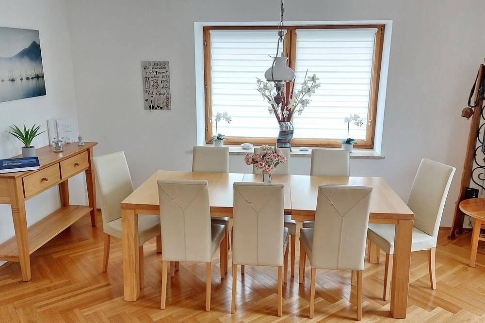 Ferienhaus für 8 Personen, 190 qm, 4 Schlafräumen, 2 Bäder, Terrasse und Garten in Breitbrunn am Chiemsee, Chiemsee