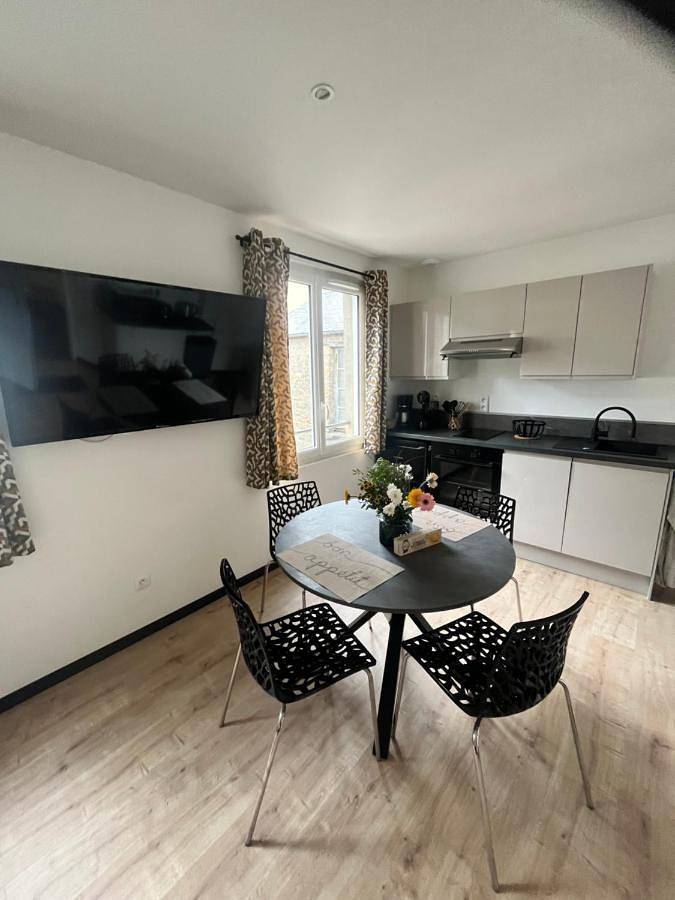 Appartement entier, Coin de paradis avec spa illimité en plein centre Avranches in Avranches, Baie du Mont-Saint-Michel