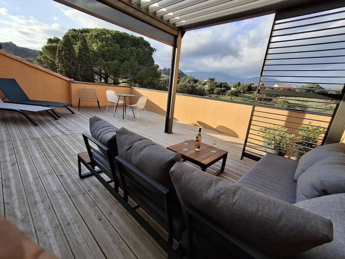 Appartement de vacances pour 3 personnes, avec Terrasse et Jardin ainsi que Piscine et Vue